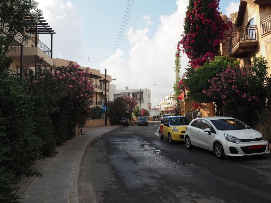 A Stone'S Throw From Everything Paphos ภายนอก รูปภาพ