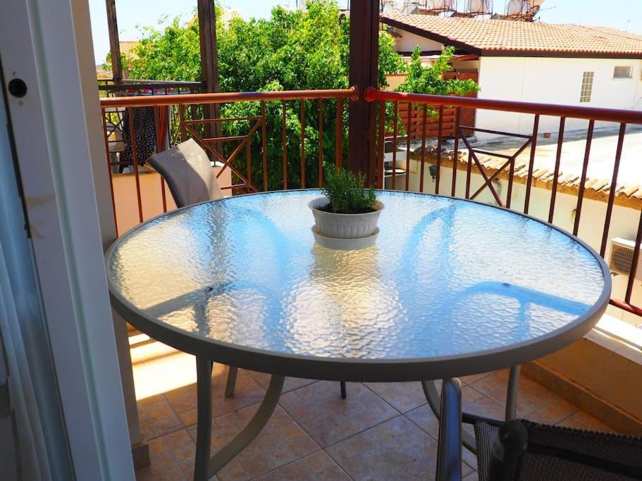 A Stone'S Throw From Everything Paphos ภายนอก รูปภาพ