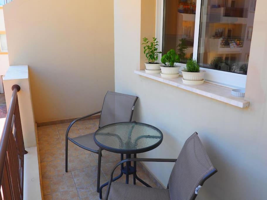 A Stone'S Throw From Everything Paphos ภายนอก รูปภาพ