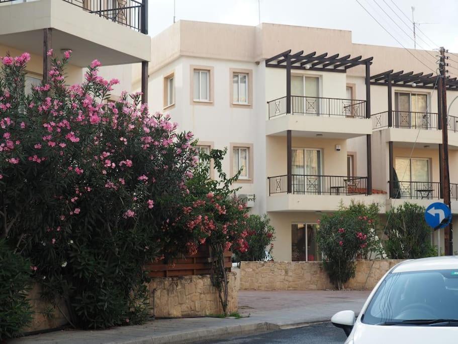 A Stone'S Throw From Everything Paphos ภายนอก รูปภาพ