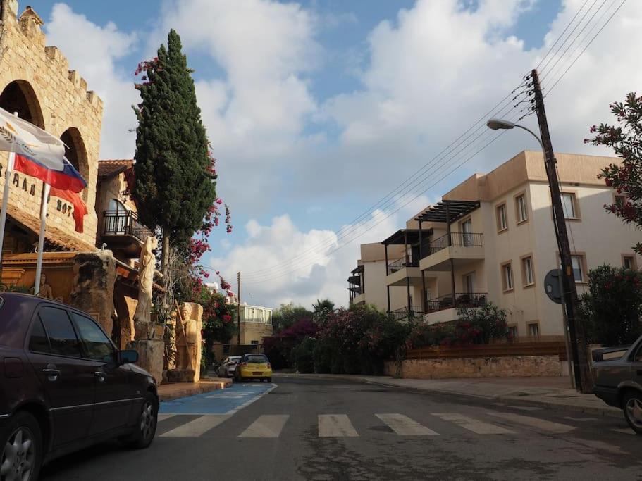 A Stone'S Throw From Everything Paphos ภายนอก รูปภาพ